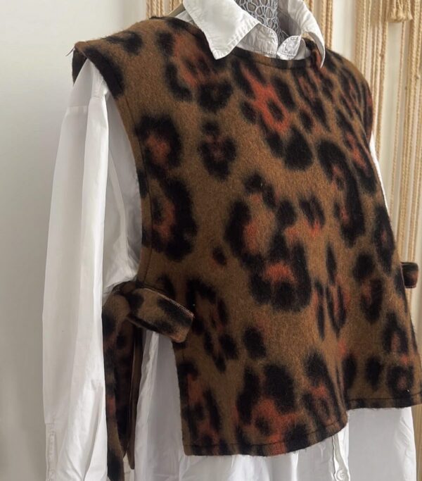 SYRA PULL LEOPARD SANS MANCHE