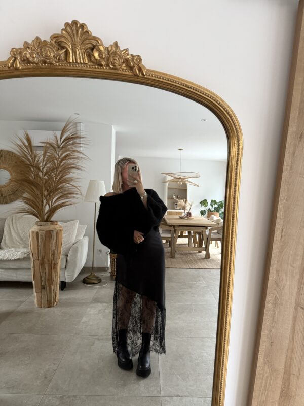 JUPE EN DENTELLE NOIR